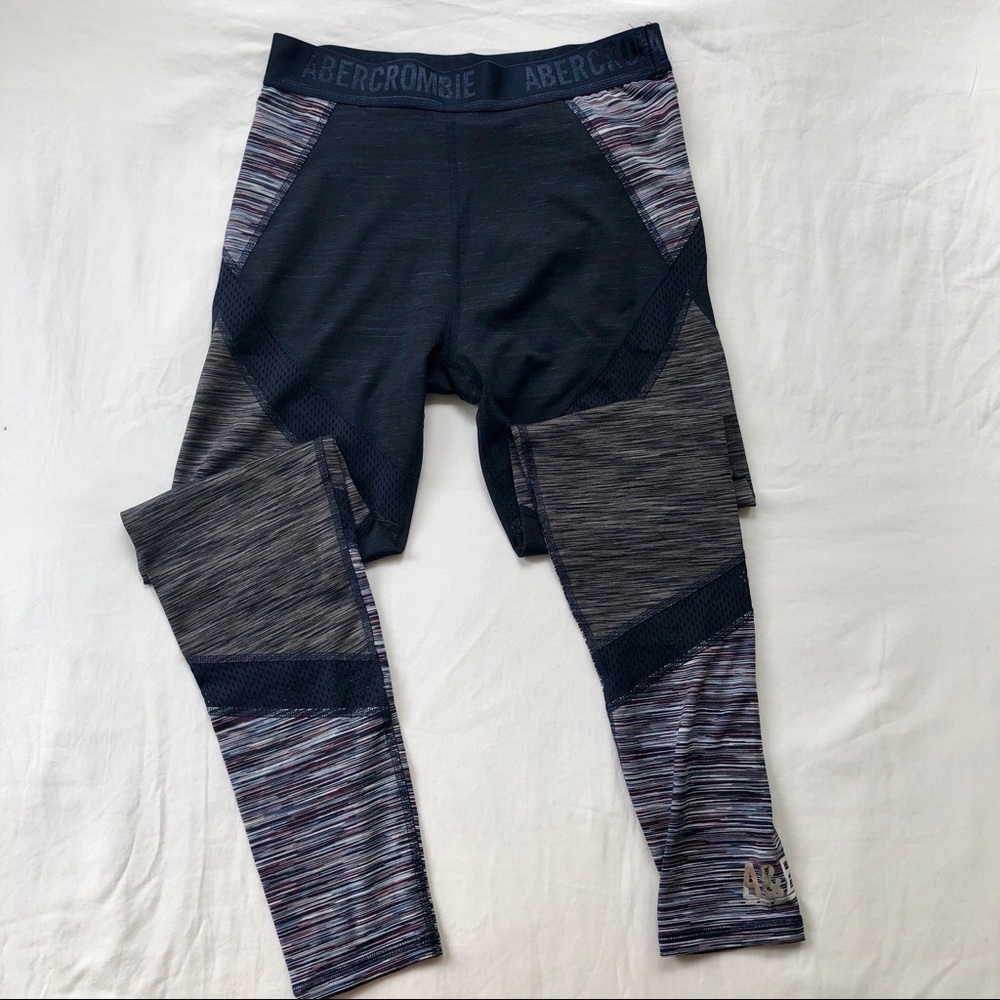 Abercrombie & Fitch leggings.